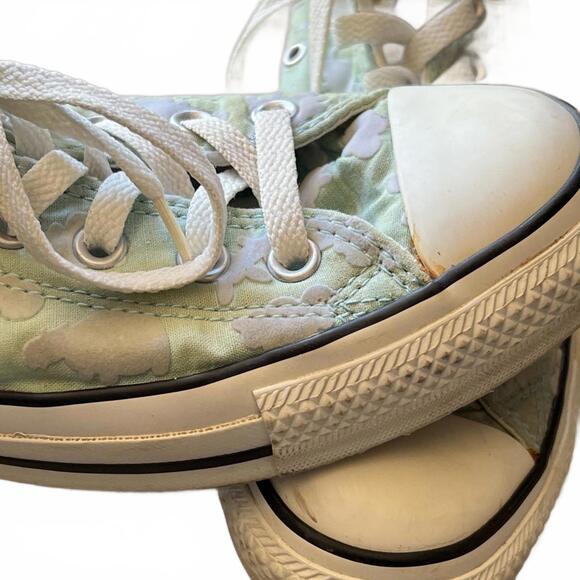 Converse Low Top Sneakers with Light Green Cloud Pattern - Men's Size 6 - Picture 3 of 5